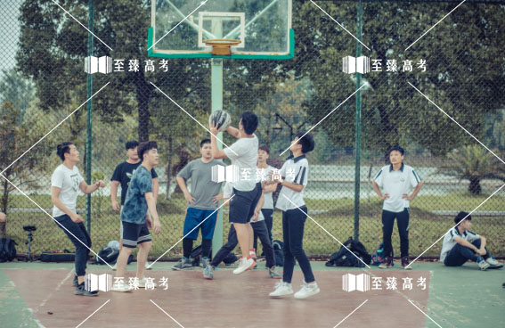 黄冈艺术考生组织篮球赛